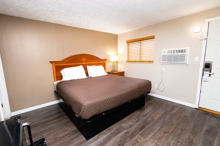Room 8 of 8