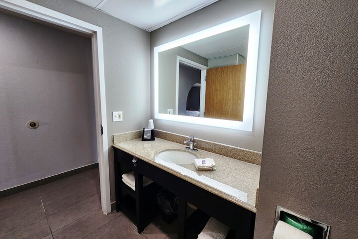 Room 12 of 32