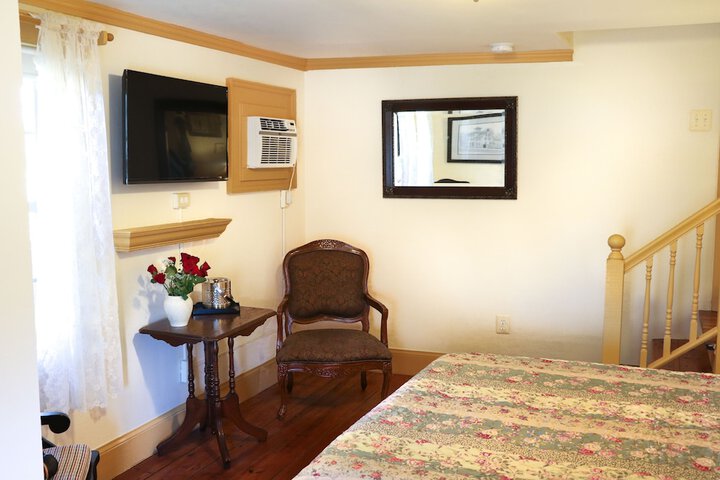 Room 102 of 116