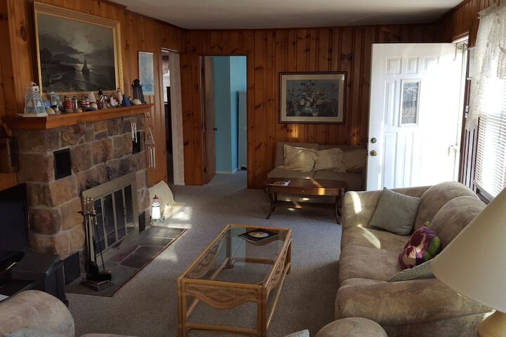 The Beach House - Only six houses from the beach