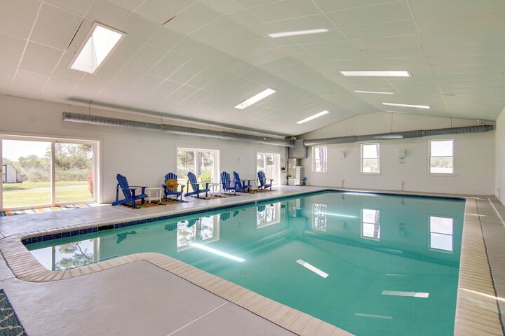 Waterfront Cambridge Gem w / Hot Tub Pool & Dock!