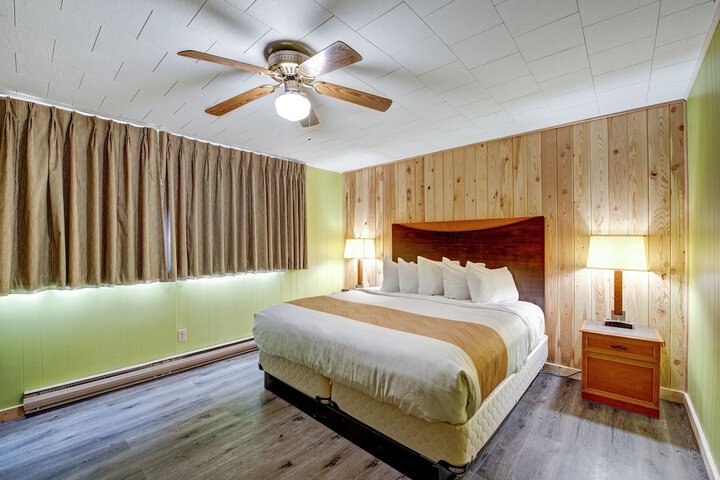 Four Seasons Lodge