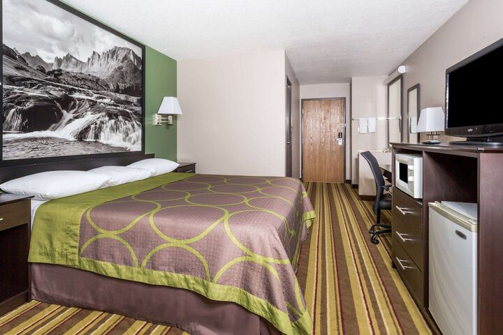 Room 13 of 35
