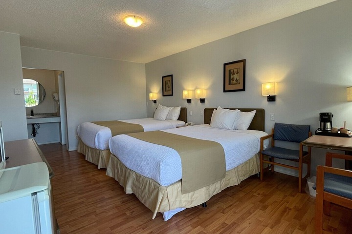 Room 4 of 25