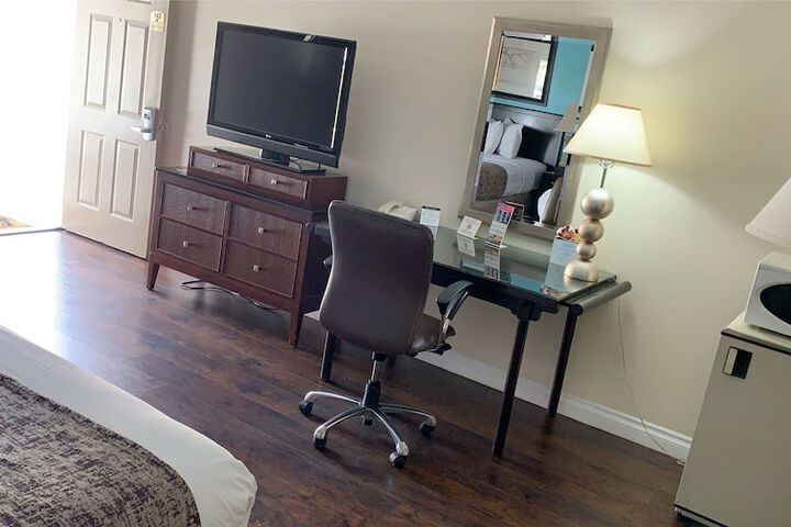 Room 18 of 37