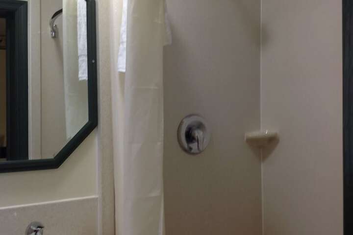 Room 16 of 19