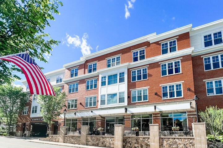 Six South St. Hotel