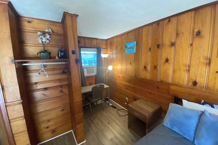 Room 10 of 22