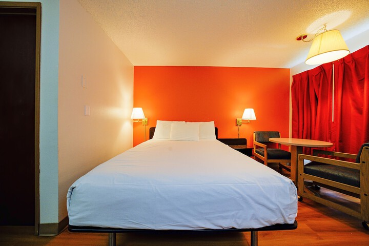 Room 100 of 123