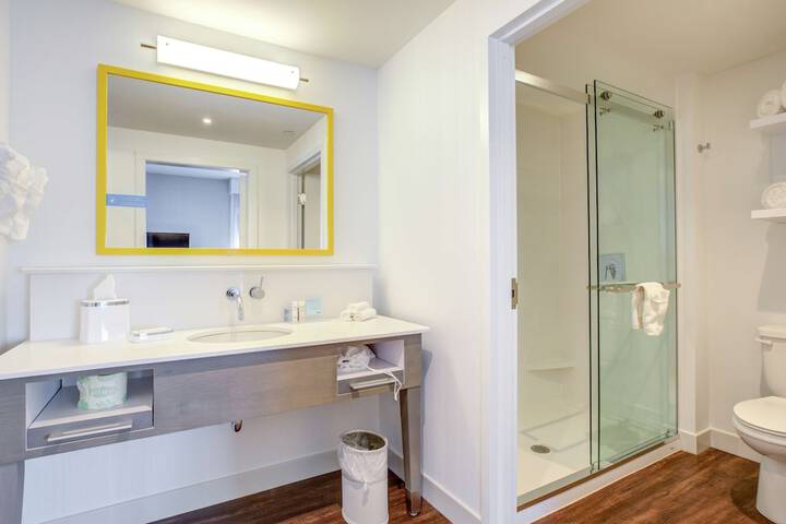 Hampton Inn & Suites Boston / Waltham