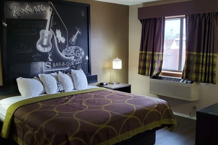 Super 8 by Wyndham Paris