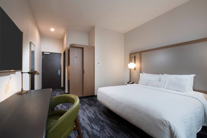 Room 17 of 25