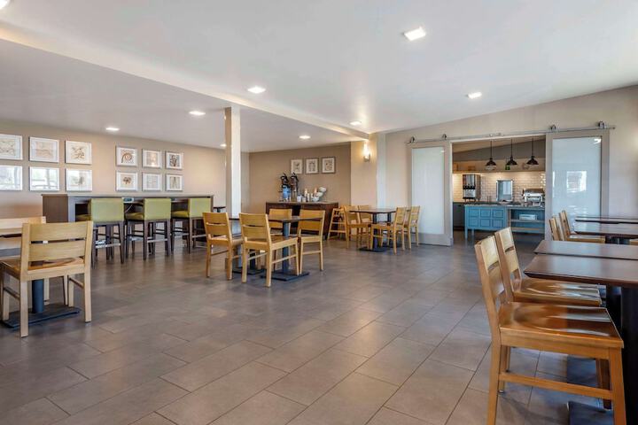 Comfort Inn & Suites Liverpool - Syracuse North