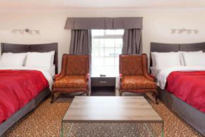 Knights Inn - Kingston ON