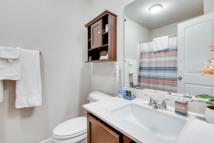 Union City Townhome: 17 Mi to Downtown Atlanta!