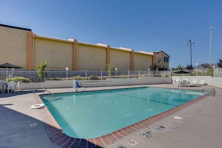 Pool 11 of 39