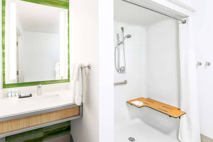 Room 15 of 26
