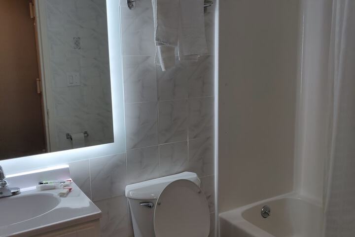 Room 33 of 53