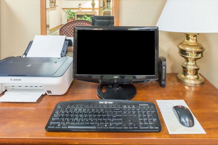 Business Center 17 of 17