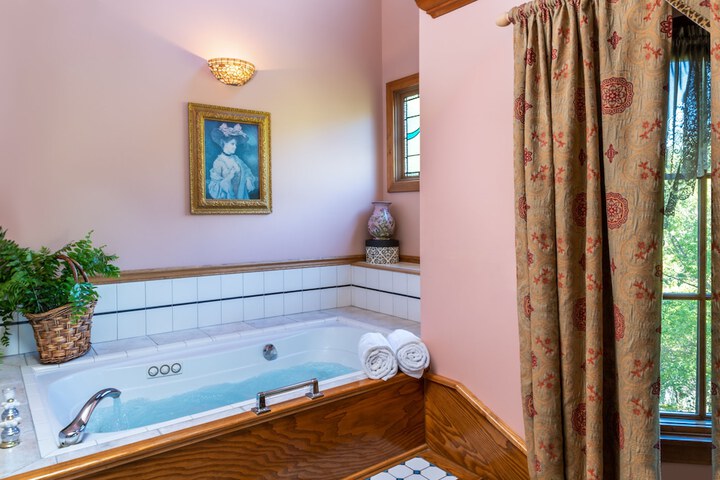 Hot Tub 44 of 48