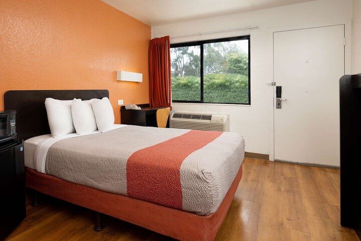 Room 37 of 46