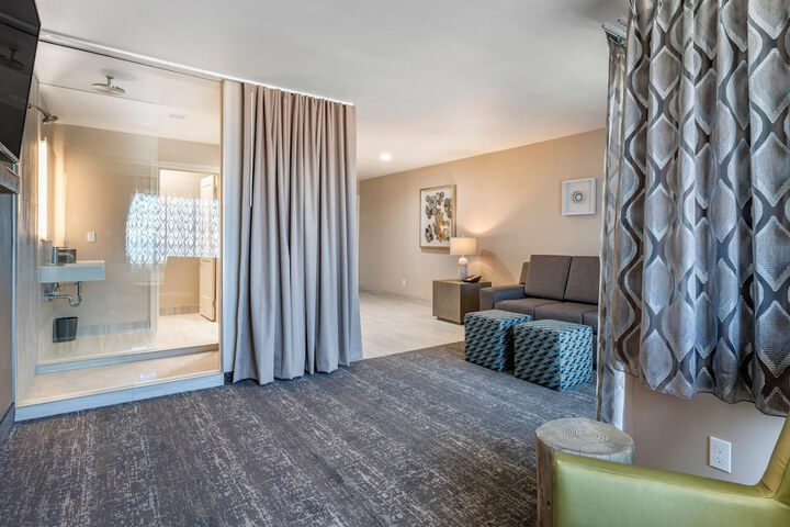 Lincoln Sands Oceanfront Resort an Ascend Collection Hotel