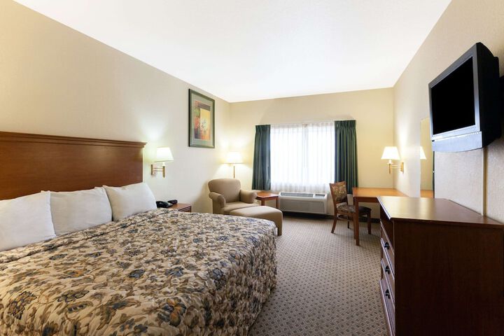 Room 6 of 12