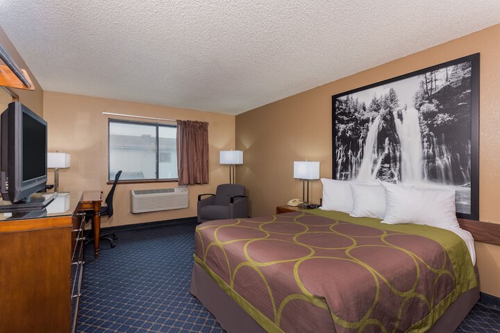 Room 13 of 21