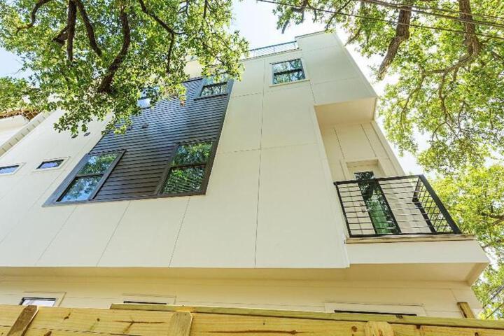 Montrose Guesthouse Suites by Dunyha