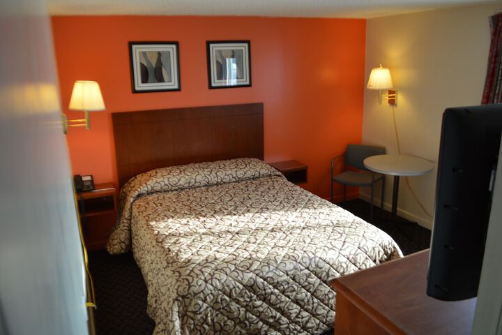 Room 11 of 25