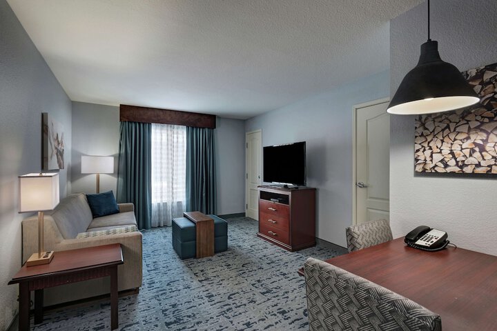 Room 32 of 46