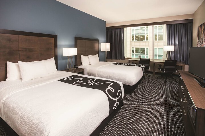 Room 32 of 68