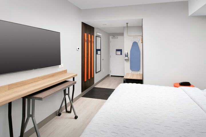 Room 13 of 24