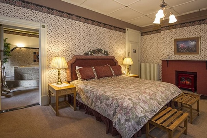 Room 47 of 95