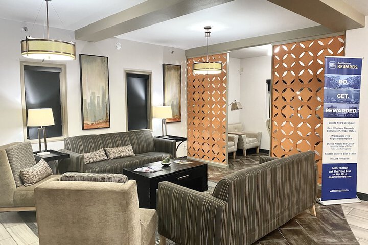 Best Western Plus The Four Corners Inn