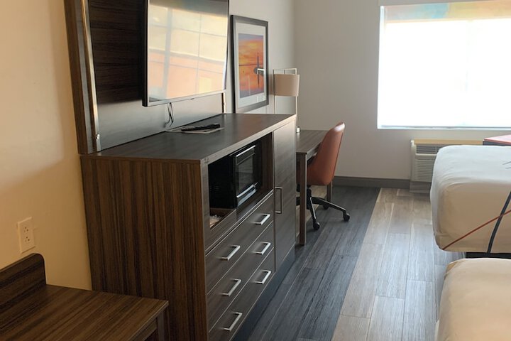 Room 27 of 49