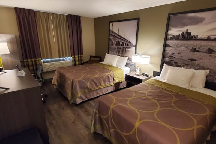 Room 17 of 27