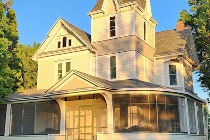 Oaklawn Inn LLC