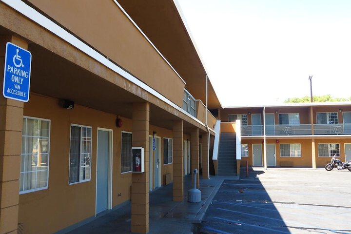 Hotel 5 of 51