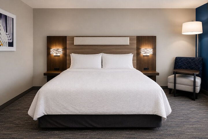 Holiday Inn Express Hotel & Suites St. Paul-Woodbury by IHG