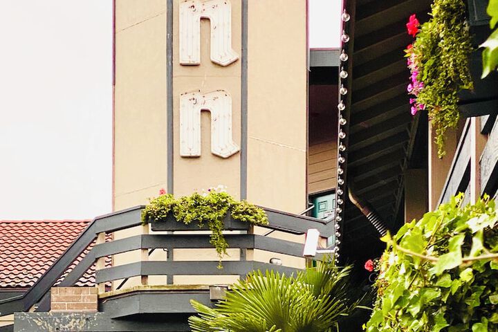 Coachman Inn & Suites