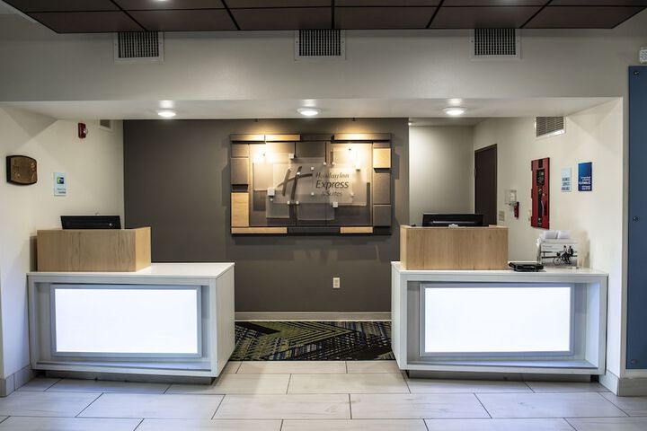 Holiday Inn Express & Suites Sedalia by IHG