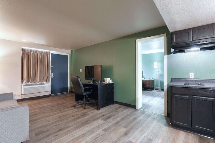 Room 32 of 51