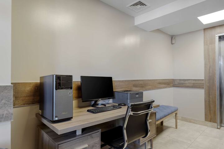 Business Center 56 of 60