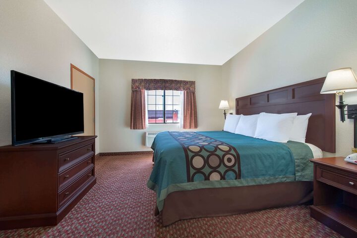 Room 9 of 15