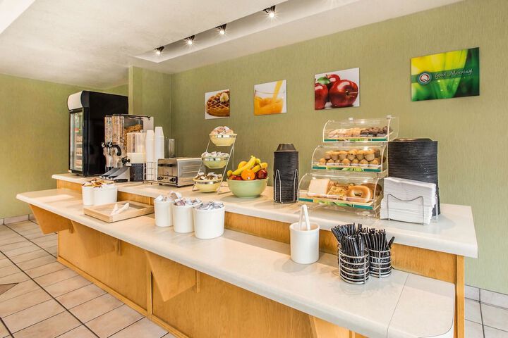 Breakfast/Coffee Service 31 of 34