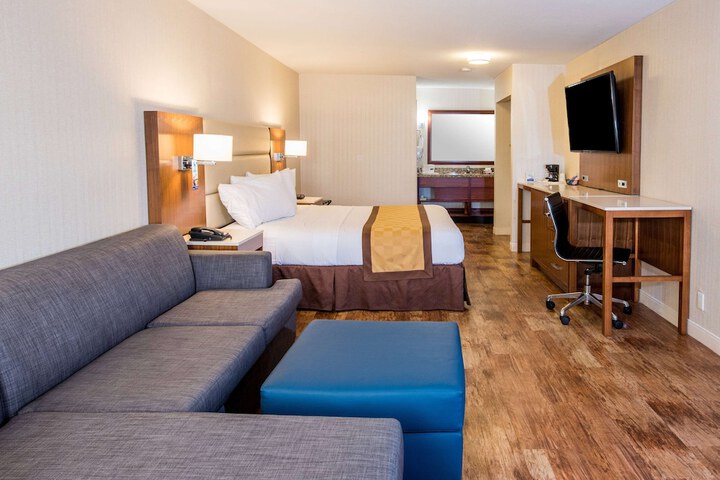 Travelodge by Wyndham Culver City