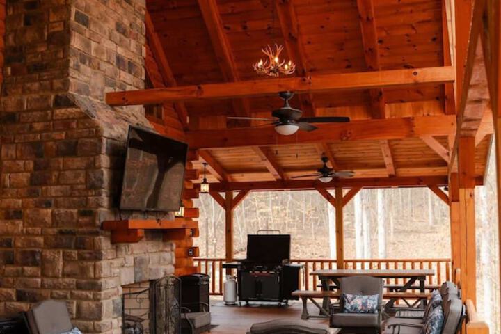 Sleeps 16! Luxury Cabin With Game Room & Hot Tub