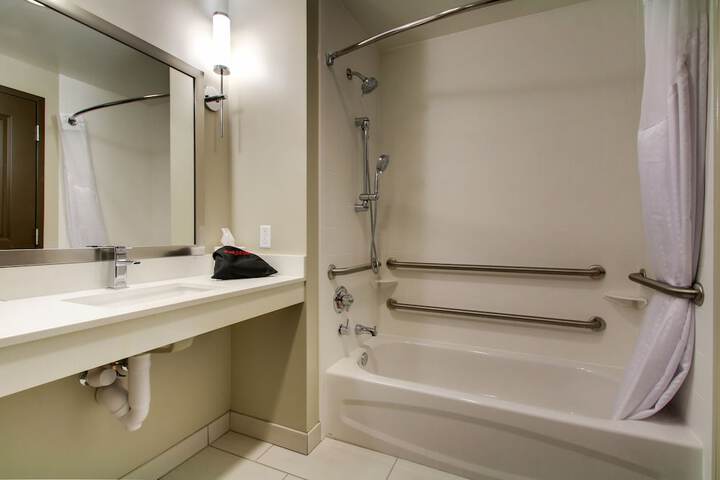 Holiday Inn & Suites Peoria at Grand Prairie by IHG