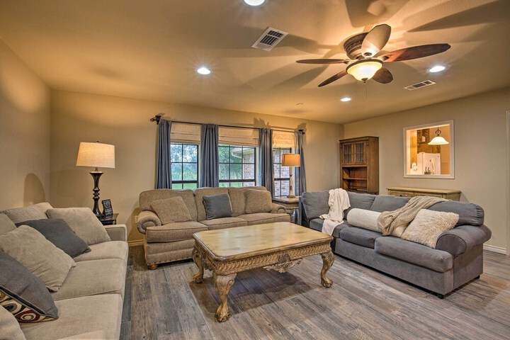 Cozy Family Home w / Fire Pit 4 Mi to Lake Fork